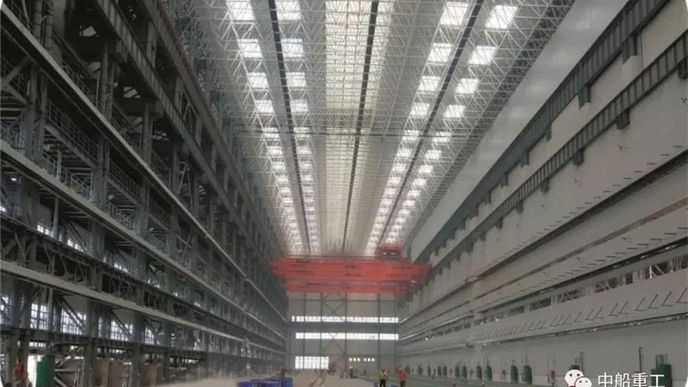 Čína buduje obrovskou továrnu na výrobu jaderných ponorek