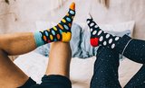 Velký průvodce barevnými ponožkami: poradíme, jak je nosit