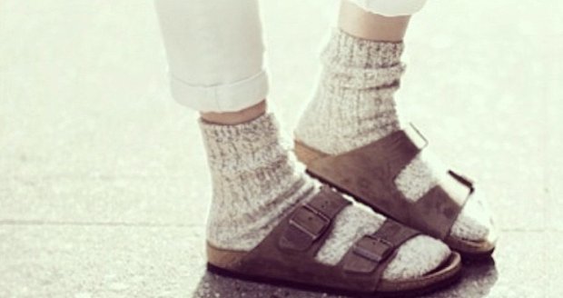 Podle ponožek v sandálech snadno každý pozná Čecha na dovolené.