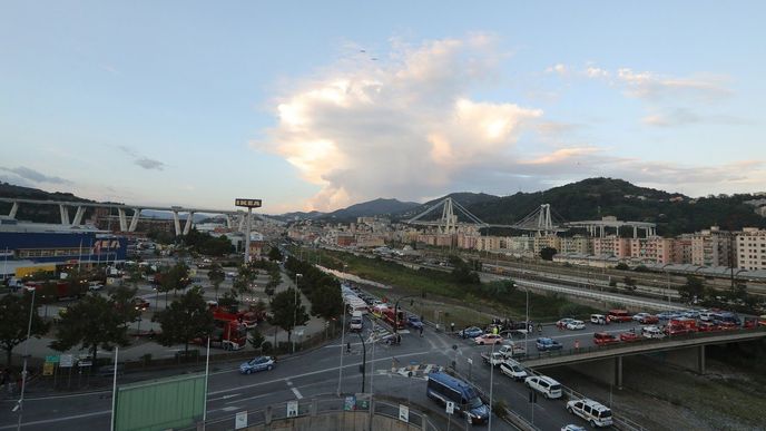 Zhroucení části mostu Ponte Morandi