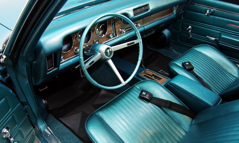 GTO 1968 měl stejně jako všechny osobní vozy prodávané v USA bezpečnostní pásy na předních sedadlech.