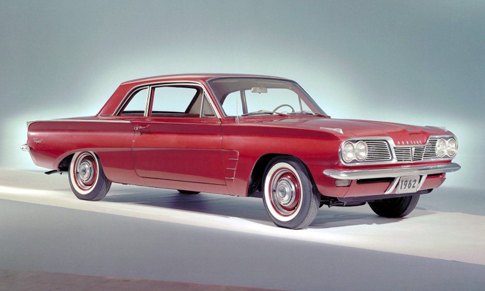 Novinkou modelového ročníku 1962 byla plně synchronizovaná čtyřstupňová manuální převodovka s řadicí pákou na podlaze.