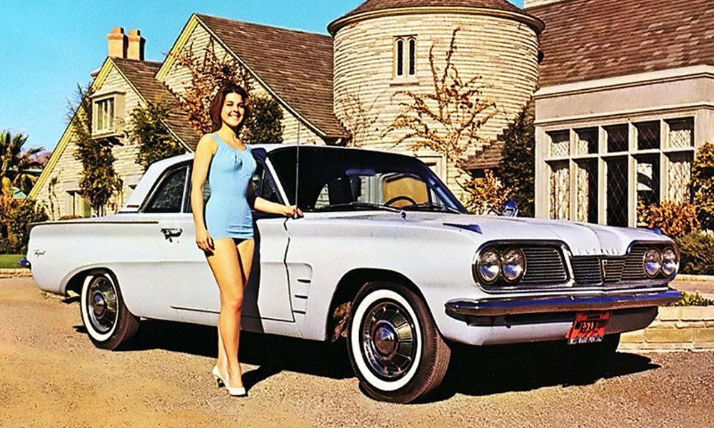 Lépe vybavené kupé s dlouhým názvem Pontiac Tempest Sport Coupe LeMans z roku 1962.