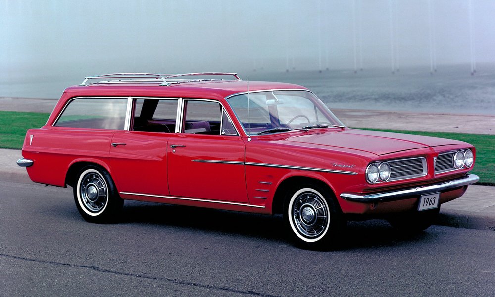 Oblíbené kombi Pontiac Tempest Safari se vyrábělo i v modelovém roce 1963.