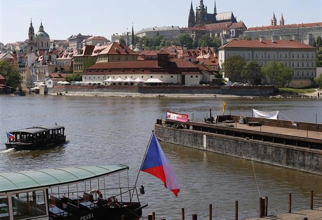 Lidem se během Noci kostelů otevře ponton František.