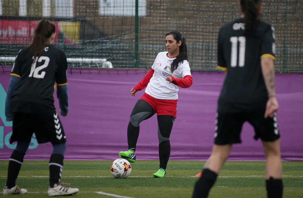Khalida Popalová, průkupnice ženského fotbalu v Afghánistánu, utekla před tamním režimem do Dánska
