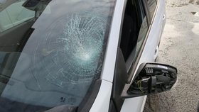 To byla šlupka! Totálně opilý popelář seskočil ze stupačky přímo na projíždějící auto