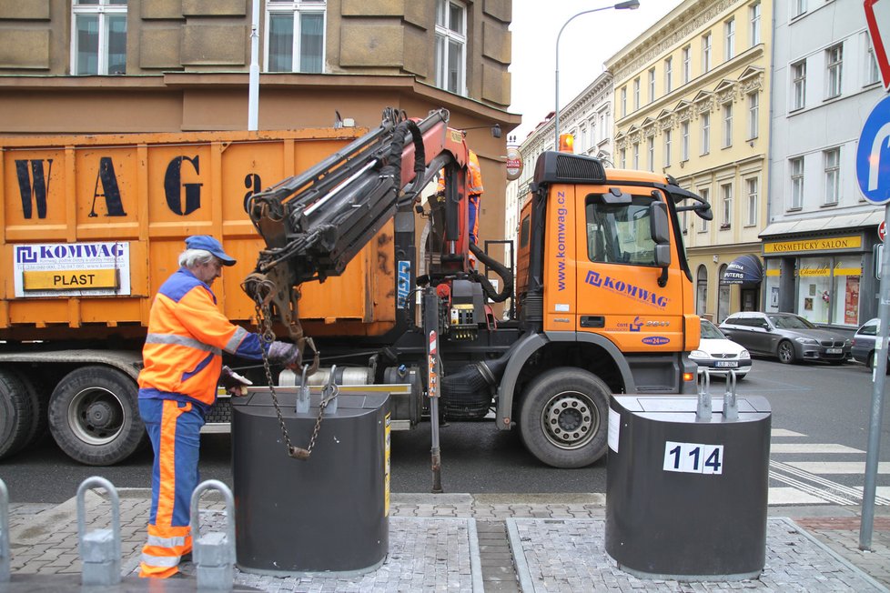 Řidiči popelářských vozů v Praze mohou dostat náborový příspěvek až 50 tisíc