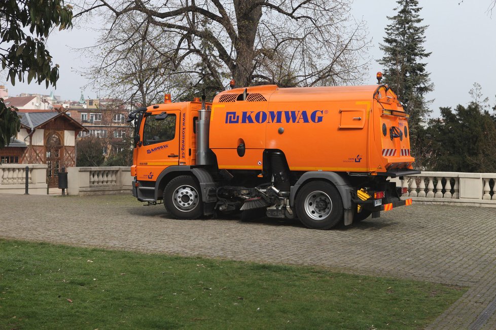 Řidiči popelářských vozů v Praze mohou dostat náborový příspěvek až 50 tisíc.