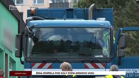 Žena (†60) v Děčíně našla smrt pod koly popelářského vozu.