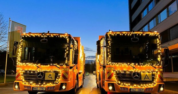 Vánoční kukačky jsou zpět! Osvětlené popeláře Pražanům rozzáří prosincové večery. Vánoční kukačky jsou zpět! Osvětlené popeláře Pražanům rozzáří prosincové večery.