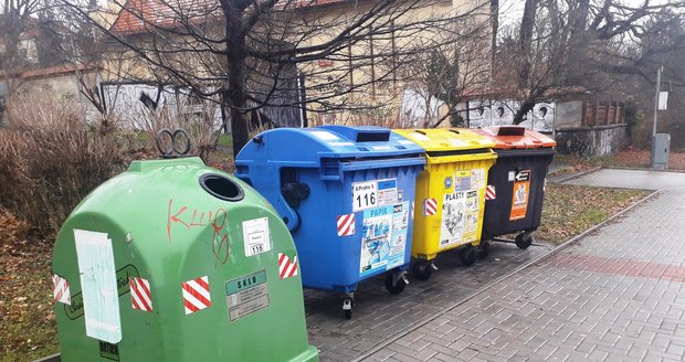 Kontejnery na tříděný odpad v Praze