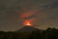Slavná sopka Popocatépetl se probudila. Na okolní obce vrhla nánosy popela, hrozí evakuace