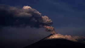 Mexico's Popocatepetl volcano comes to life (May 2023)
