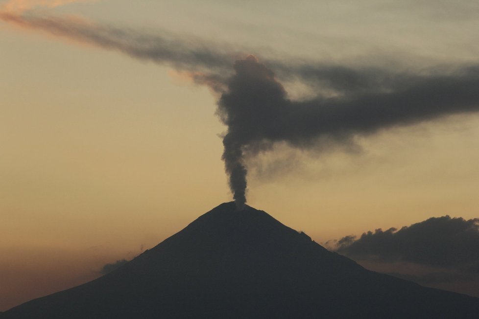 Pohled na další známou sopku: Popocatépetl v Mexiku