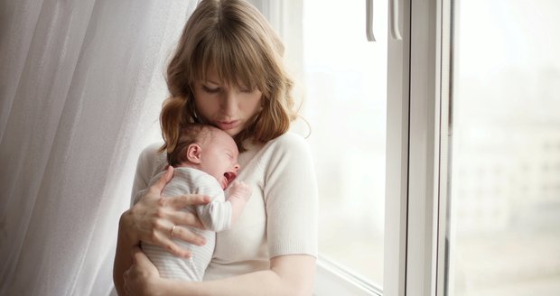 Příznaky poporodní deprese: Na kterých pět projevů si dát pozor