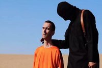 Islámský stát zveřejnil další otřesné video popravy: Tentokrát zabili Brita!