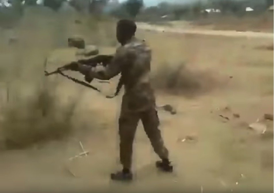 Kamerunští vojáci zastřelili dvě ženy s dětmi