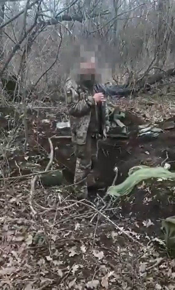 Poslední cigareta ve vykopaném hrobě, a pak Rusové zajatce popravili, ukazuje údajně video na soc. sítích.