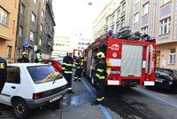 Manévry v Dobrovského ulici: Hasiče i záchranáře zaměstnal požár v kuchyni