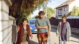 Dva bratři, jedna zahrada a nervy na pochodu Lněnička, Isteník, Dyková a Termerová natáčí novou komedii Pořezat pár větví
