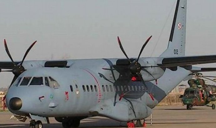 Pořízení čtyř transportních letadel CASA C-295M vyráběných konsorciem EADS loni schválila bývalá vláda Mirka Topolánka. Prodej však byl terčem kritiky od samého začátku.