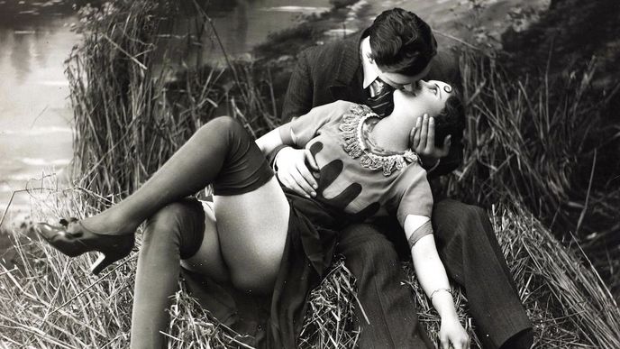 Jak vypadalo zakázané porno na pohlednicích z 20. let minulého století Jak vypadalo zakázané porno na pohlednicích z 20. let minulého století