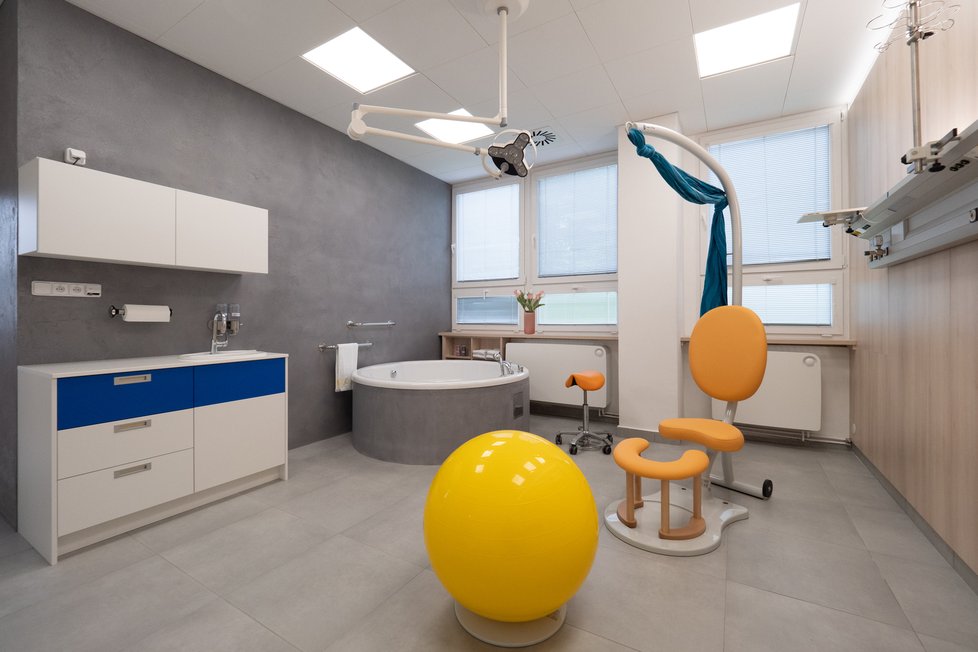 Centrum porodní asistence v Nemocnici Na Bulovce otevřelo dva nové porodní apartmány.