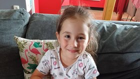 Lucinka (5) se sestřičkou Nelou.