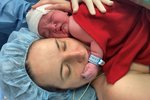Maminky v Městské nemocnici Ostrava si po plánovaném císařském řezu samy mohou vytáhnout dítě z břicha.