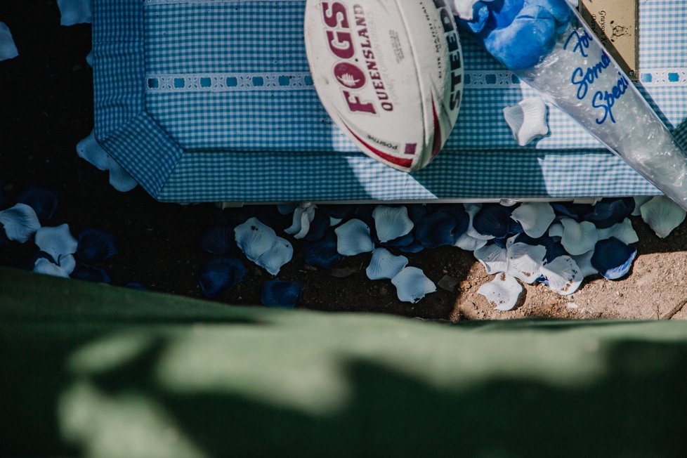 Chlapeček Grayson se kvůli těžké vývojové vadě narodil mrtvý. Fotografka zachytila jeho emotivní příchod na svět i následné loučení.