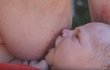 Matka natočila domácí porod a sdílela na internetu: Viděly ho její děti i 1,4 milionu lidí