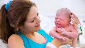 Screening novorozenců odhalí závažná onemocnění.