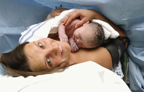 Žena byla při porodu překvapená: Nevěděla, že je v tom!