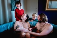 Rodí celá rodina! Porodní fotografka prozradila tajemství dojemných fotek!