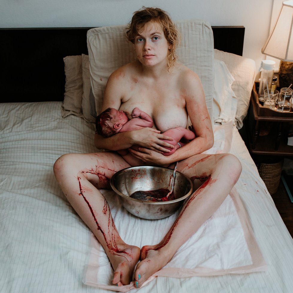 Vítězné fotografie mezinárodní soutěže porodních fotografů International Birth Photographer of the Year