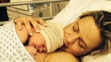 Poslední foto před smrtí: Maminka nečekaně zemřela 2 dny po narození syna