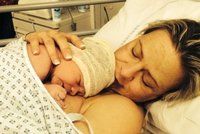 Poslední foto před smrtí: Maminka nečekaně zemřela 2 dny po narození syna