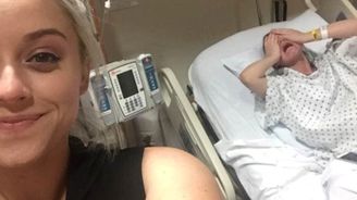 Tak tohle je moc! Žena si vyfotila selfie se svojí sestrou, která rodila v bolestech Tak tohle je moc! Žena si vyfotila selfie se svojí sestrou, která rodila v bolestech