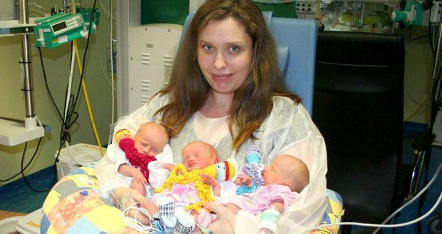 V plzeňské nemocnici se narodila trojčátka. Ellinka, Emma a Anna mají doma ještě staršího brášku Matýska.