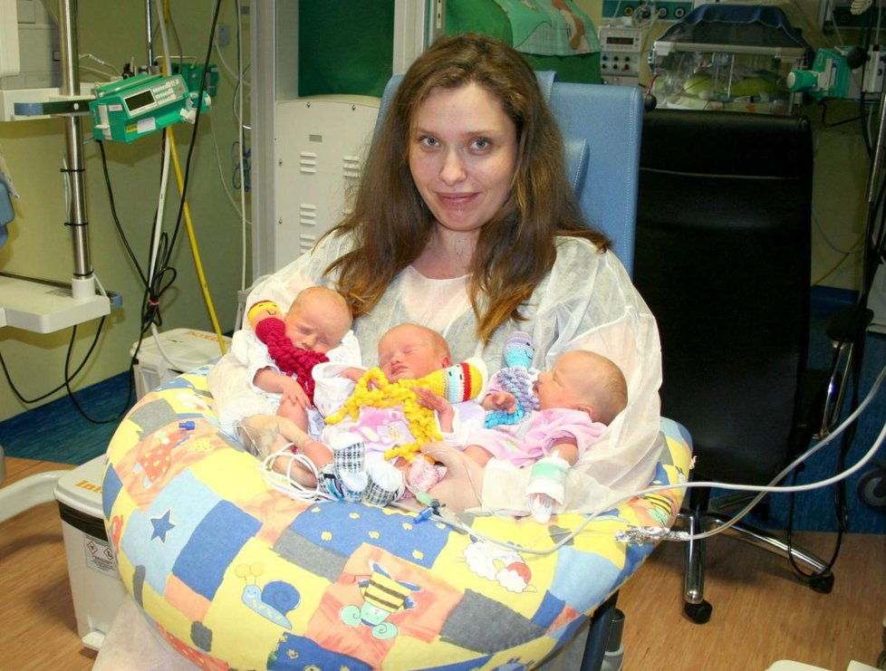 V plzeňské nemocnici se narodila trojčátka. Ellinka, Emma a Anna mají doma ještě staršího brášku Matýska.