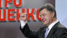 Předpokládaný ukrajinský prezident Petro Porošenko je připraven vést jednání s Ruskem s využitím prostředníků z USA a Evropské unie.