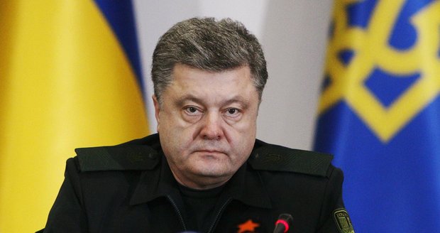 V Kyjevě zřejmě padne vláda. Změnu podporuje i Porošenko 