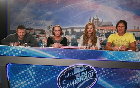 Porota druhé řady Česko Slovenské SuperStar. Zleva: slovenský rapper Rytmus (34), Gábina Osvaldová (57), Helena Zeťová (30) a Pavol Habera (48).