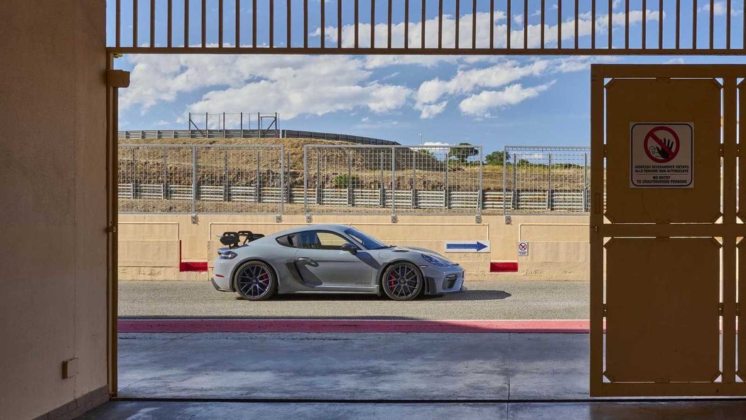 Porsche 718 Cayman GT4 RS