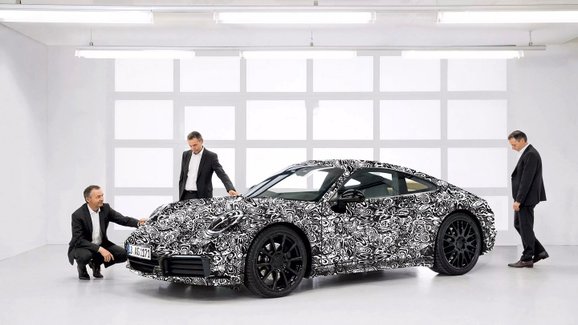 Porsche není spokojeno s plug-in hybridním prototypem 911. Pořád má nadváhu