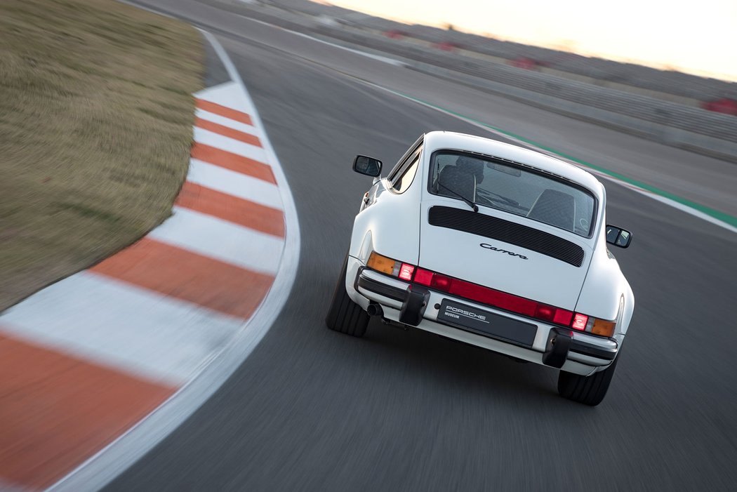 Porsche 911 Carrera 3.2 Coupe