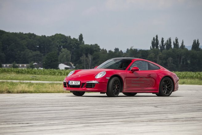 Porsche 911 Carrera 4 GTS