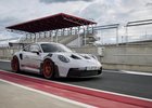 Atmosféra, 525 koní a řešení z motorsportu. Nové Porsche 911 GT3 RS je venku!