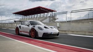 Atmosféra, 525 koní a řešení z motorsportu. Nové Porsche 911 GT3 RS je venku!